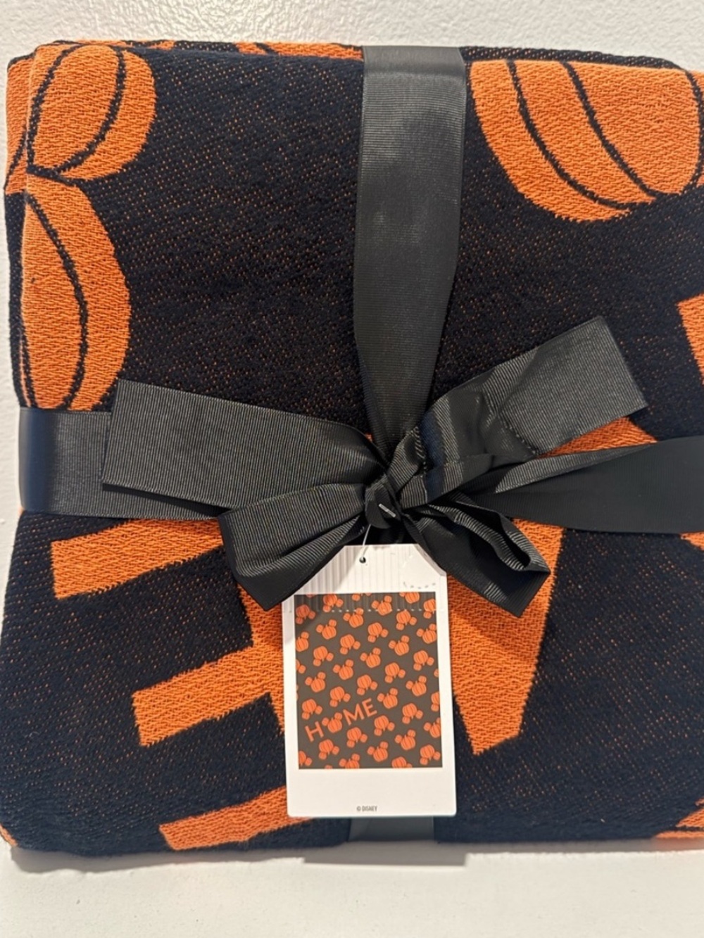 🎃 Disney Mickey Mouse
Halloween Pumpkin Woven Throw Blanket